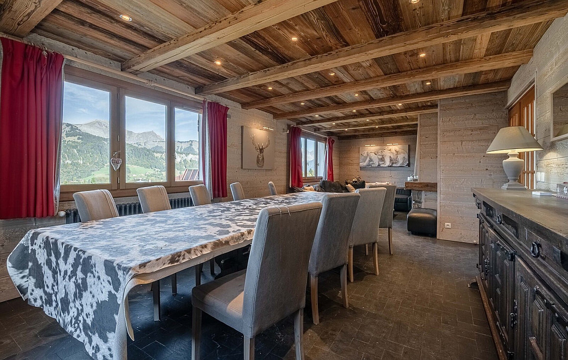The ski in and out chalet for sale Crest Voland