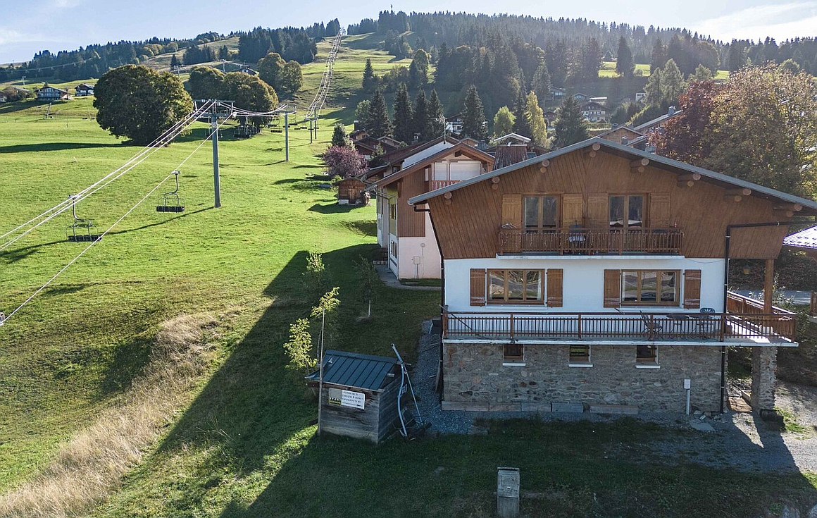 The ski in and out chalet for sale Crest Voland