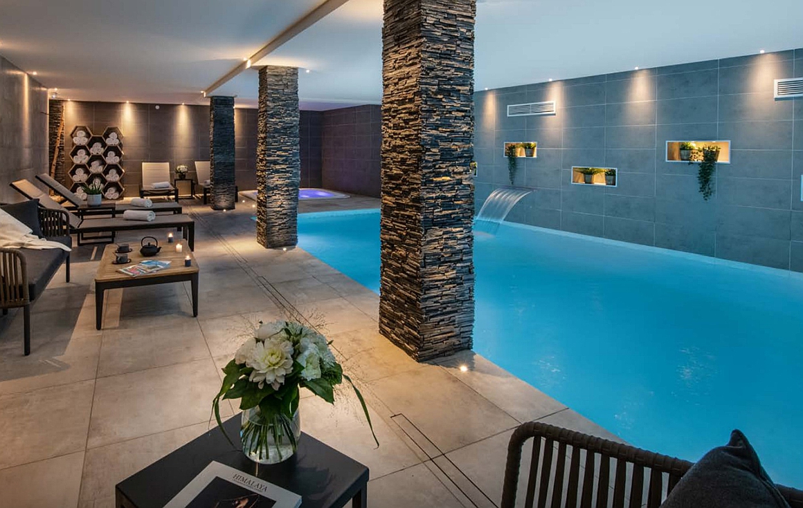 Spa and swimming pool