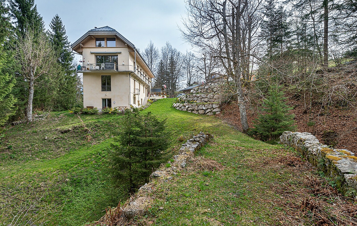 Exterior of house for sale in Combloux