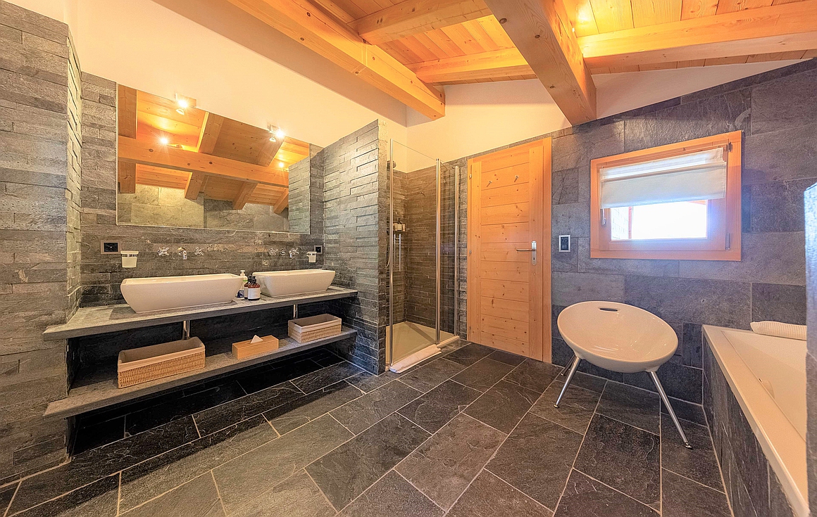 The bathrooms of the chalet